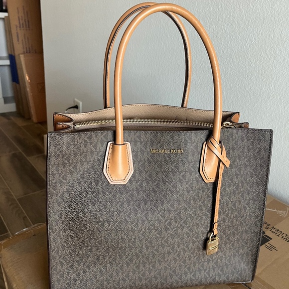 MK Purse - Picture 1 of 5